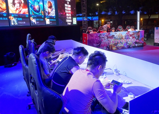 Dplus KIA 击败 Hanwha Life Esports 在 LCK 2025 赛季